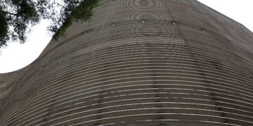 Três peixes grandes que entraram por uma janela no Copan – 04/05/2026 – Socorro Acioli