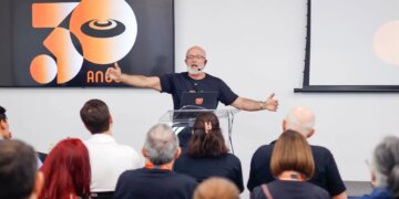 É preciso desaprender para conviver com a IA, explica Silvio Meira 