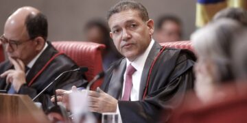 Nunes Marques vai relatar ação de Bolsonaro para anular pena